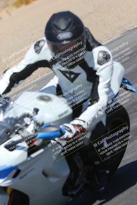 media/Mar-24-2025-Moto Forza (Mon) [[57ce5c5cff]]/3-Beginner Group/Session 3 (Turn 6 Inside)/
